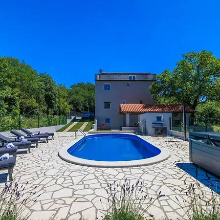 بيت للعطل Kelava *